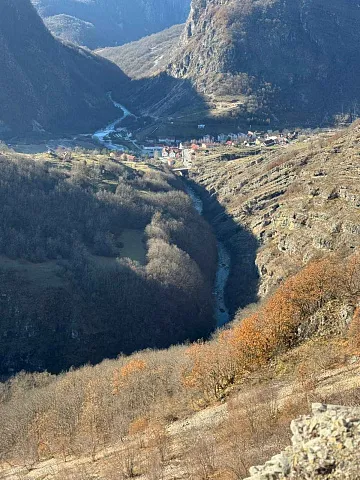Geräumiges Berggrundstück in Unberührter Natur – Perfekt für Verschiedene Zwecke